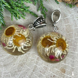 Wisiorek z suszonym rumiankiem z1681