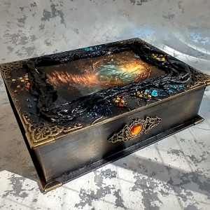 Uroczysko - średnia drewniana szkatułka