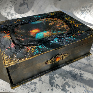 Uroczysko - duża drewniana szkatułka