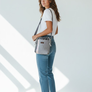 Szara listonoszka z kominem