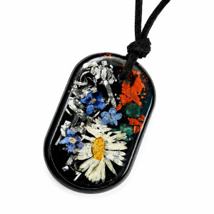 Orgonit wisiorek z kwiatami – amulet z jaspisem, malachitem i stokrotką handmade