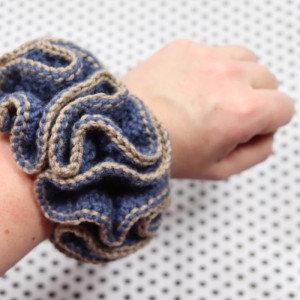 Agnes big scrunchie gumka frotka do włosów robiona szydełkiem