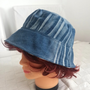 Kapelusik bucket hat jeansowo-bawełniany  na trzy pory roku