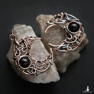 Kolczyki miedziane księżyce wire wrapping z czarnym turmalinem
