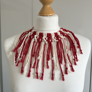 Naszyjnik makramowy handmade biało- czerwony kołnierz