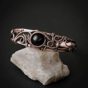 Bransoletka miedziana elficka wire wrapping z czarnym turmalinem