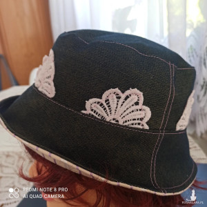 Kapelusik bucket hat jeansowo-bawełniany ze zdobieniami dwustronny na trzy pory roku