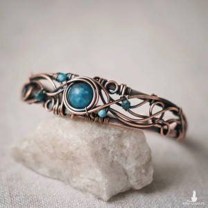 Bransoletka miedziana elficka wire wrapping z apatytami