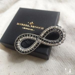 Elegancka broszka nieskończoność INFINITY
