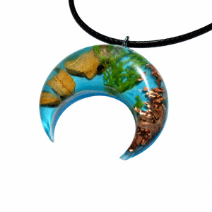 Morska lunula wisiorek orgonit z miedzią i chrobotkiem handmade