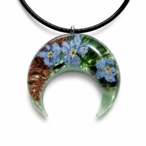 Leśna lunula orgonit – słowiański wisior handmade z niezapominajkami i obsydianem
