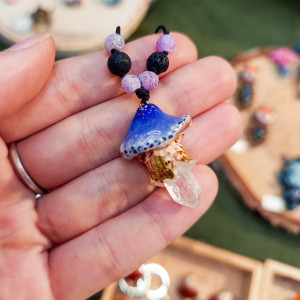 naszyjnik grzybka z kryształem górskim, Magiczny amulet na szczęście, idealny na prezent