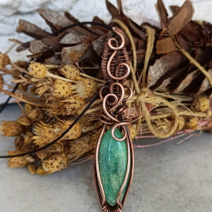 Chryzopraz Wisiorek miedziany Naszyjnik Wire Wrapping z kamieniem naturalnym