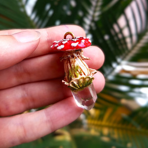 naszyjnik grzybka z kryształem górskim, Magiczny amulet na szczęście, idealny na prezent