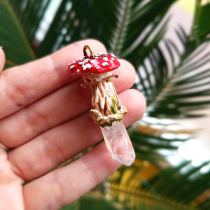 naszyjnik grzybka z kryształem górskim, Magiczny amulet na szczęście, idealny na prezent