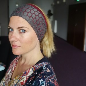 szeroka opaska koronkowa szara podstawa bordo