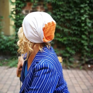 czapka damska szara z pomarańczem dzianina miękka sport