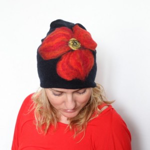 czapka handmade  czesanką filcowane