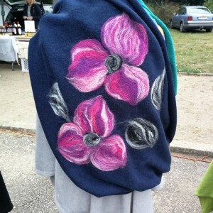 granatowy filcowany wełniany miły i ciepły komin handmade