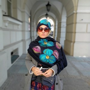 komplet wełniany granatowy wełna merynosy kwiaty