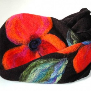 czarny filcowany wełniany miły i ciepły komin handmade