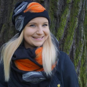 komplet wełniany czarny wełna merynosy kwiaty