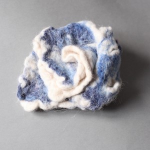 broszka handmade filcowana na mokro A1