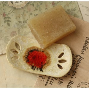 Mydelniczka z zatopionym szkłem