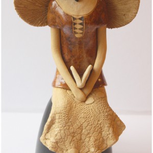 Anioł w kapeluszu z książeczką