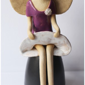 Anioł w podwianej fioletowej sukience