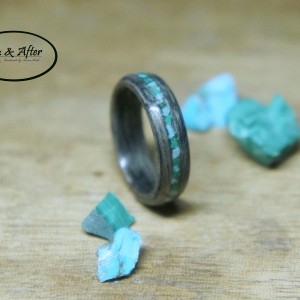 Drewniany pierścionek z szarego dębu z paskiem malachitu i turkusu