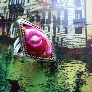 pierścionek wspaniały regulowany posrebrzany haftowany handmade