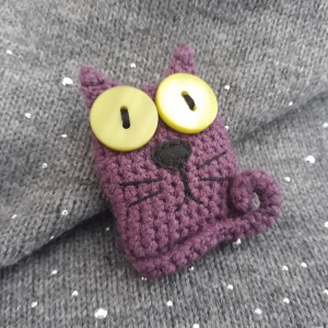 Broszka szydełkowa kotek 004