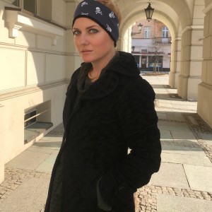 opaska damska w czaszki wiosenna sportowa