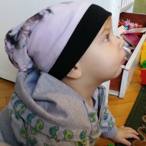 czapka dziecięca dzianina bawełniana recznie farbowana na podszewce