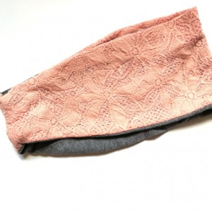opaska pudrowy róż faktura koronki i szara podszewka