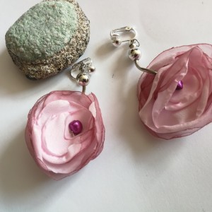 klipsy różowe kwiaty lekkie duże