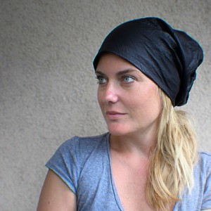 czapka jak ze skóry gnieciona