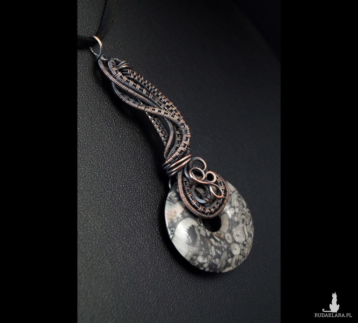 Skamielina, Miedziany wisior ze skamieliną, ręcznie wykonany, prezent dla niej prezent dla mamy prezent urodzinowy biżuteria autorska