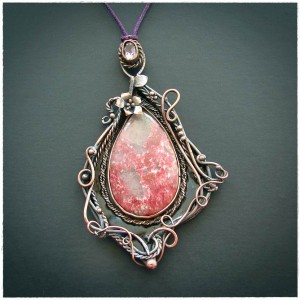 Naszyjnik z Thulitem i Ametystem