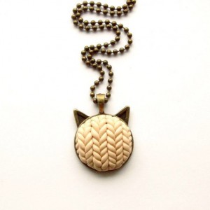 Naszyjnik beżowy kot sweterkowy
