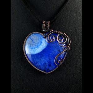 Agat niebiesko czarny z kryształem, Wisior iedziany z agatem, ręcznie wykonany, prezent dla niej, prezent dla mamy, prezent urodzinowy