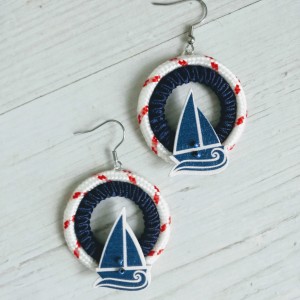 Duże okrągłe kolczyki w stylu marynarskim Round Sailor z żaglówką