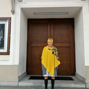 poncho z dzianiny wełnianej musztardowe handmade