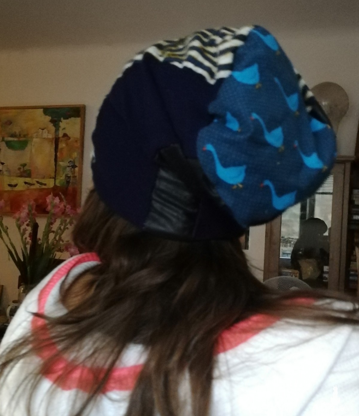 czapka damska kolorowa w odcieniach granatu handmade