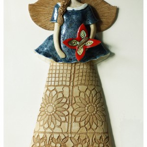 Anioł wiszący z motylem