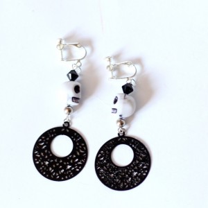 klipsy ażurowe z czaszkami