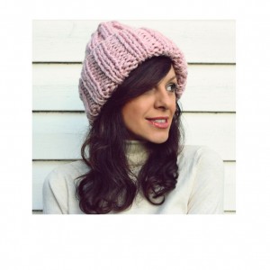 Czapka beanie handmade z wełna pudrowy róż