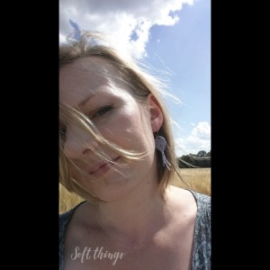 Fioletowe maluchy - lekkie kolczyki makrama