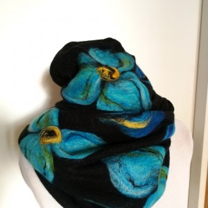 granatowy wełniany komplet w kwiaty idealny na zimę filcowany wełną